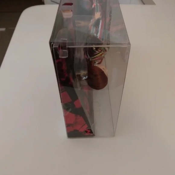 Mattel's "Ziggy Stardust" Barbie David Bowie Gold Label Limited - Picture 6 of 9